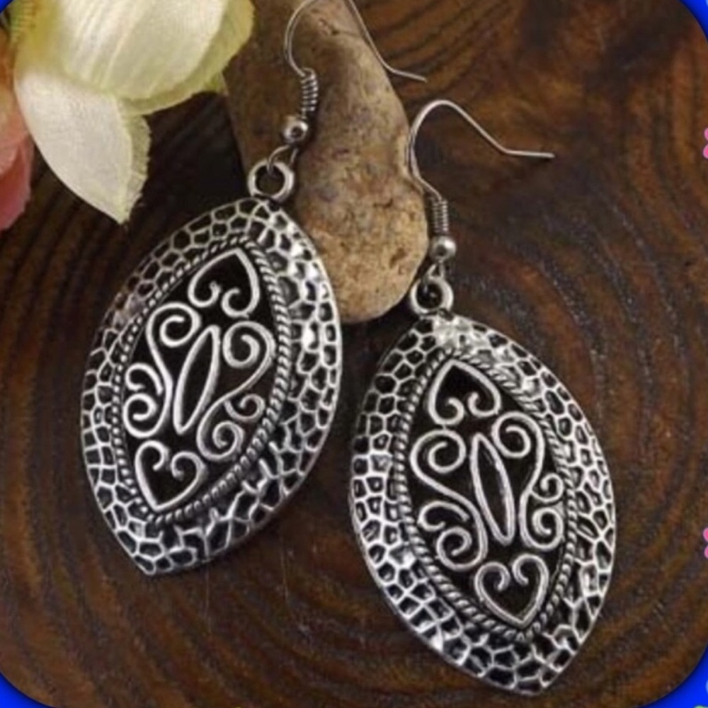 Tibetan Leaf Earrings - Picture 5 of 6